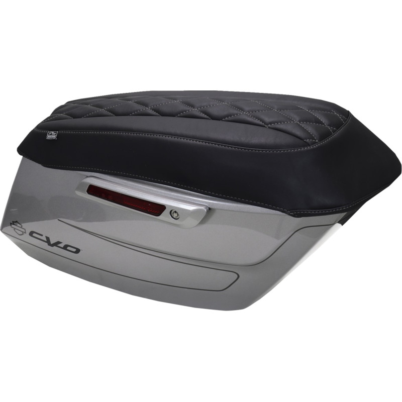 MUSTANG Deluxe Diamond Saddlebag Lid Covers - Image 3